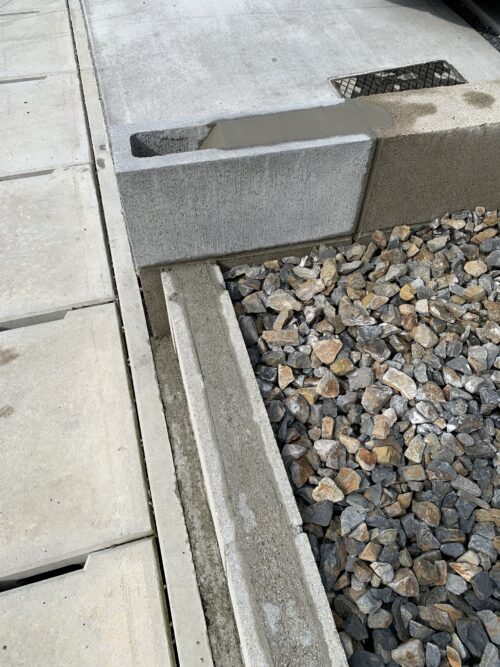 補修されたコンクリートブロック