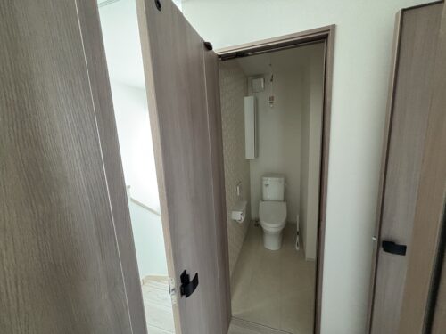 一条工務店　開き戸
